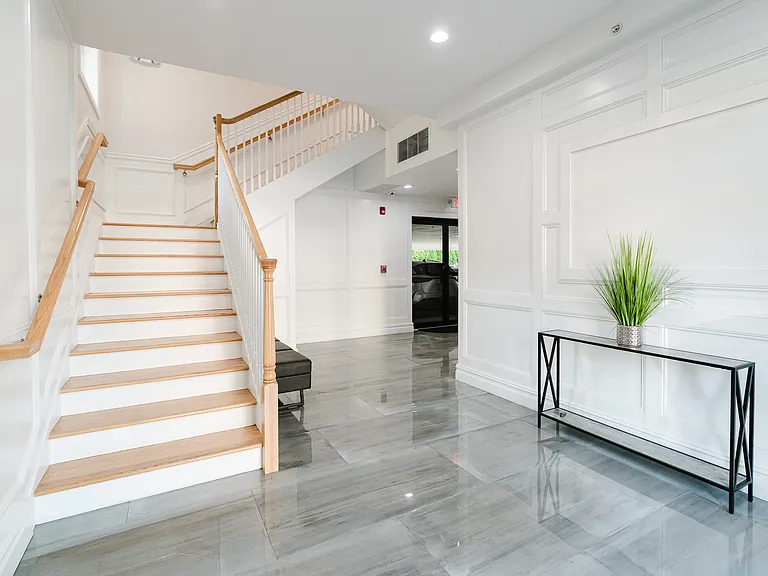 599 Franklin Ave #7 — Photo 3