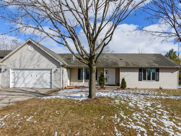 597 Mollies Way, De Pere, WI 54115