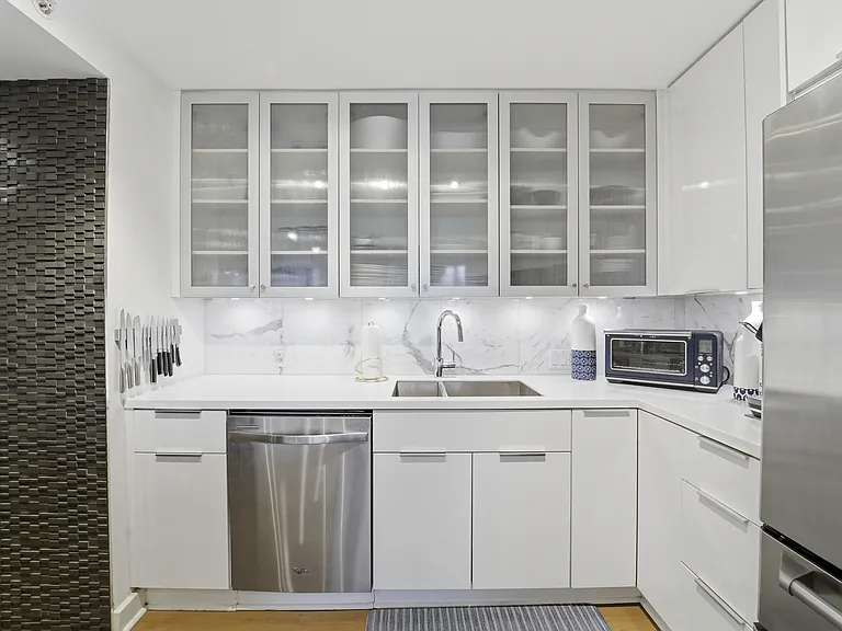 2020 Walnut St #14CD — Photo 6
