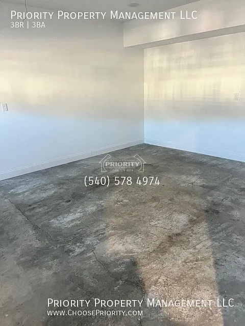 Contemporary 3 Bed 2.5 Bath Townhome Garage, Harrisonburg, — Photo 4