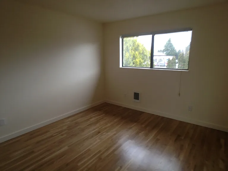 426 NE 75th Ave — Photo 52