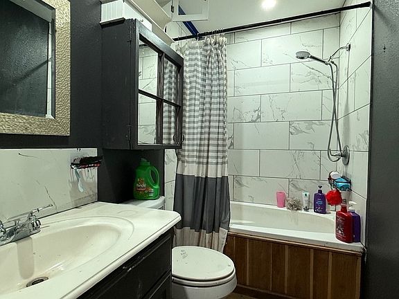 5th image of 1633 Kay Ln