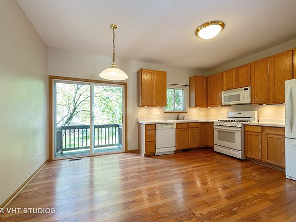 5th image of 144 Monarch Dr