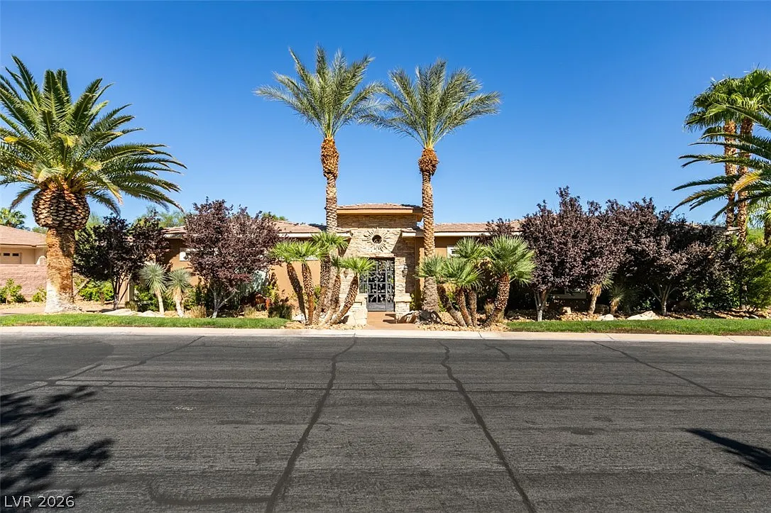 4 bed, 4.5 bath, 5259 sqft, $9,950 — Photo 1