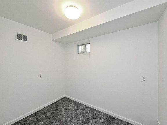 5th image of 108 McLean Ave #1
