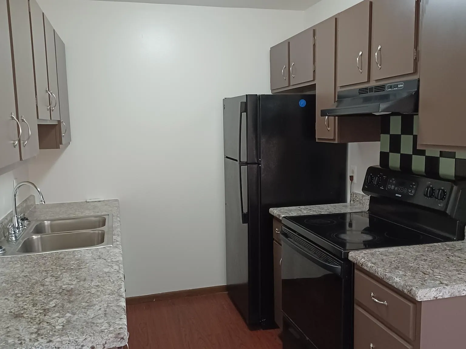 1 bed, 700 sqft, $1,320 — Photo 3