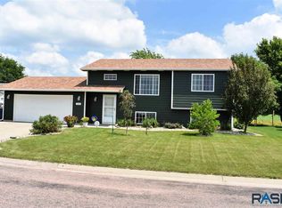 100 S 6th St, Baltic, SD 57003