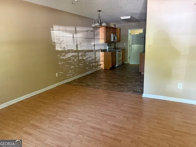 2 bed, 2.0 bath, 967 sqft, $1,100 — Photo 2