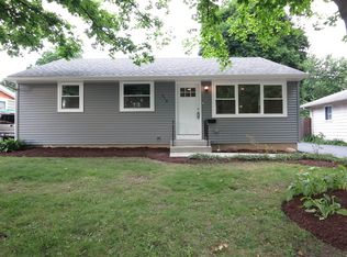 518 S 10th Ave, St Charles, IL 60174