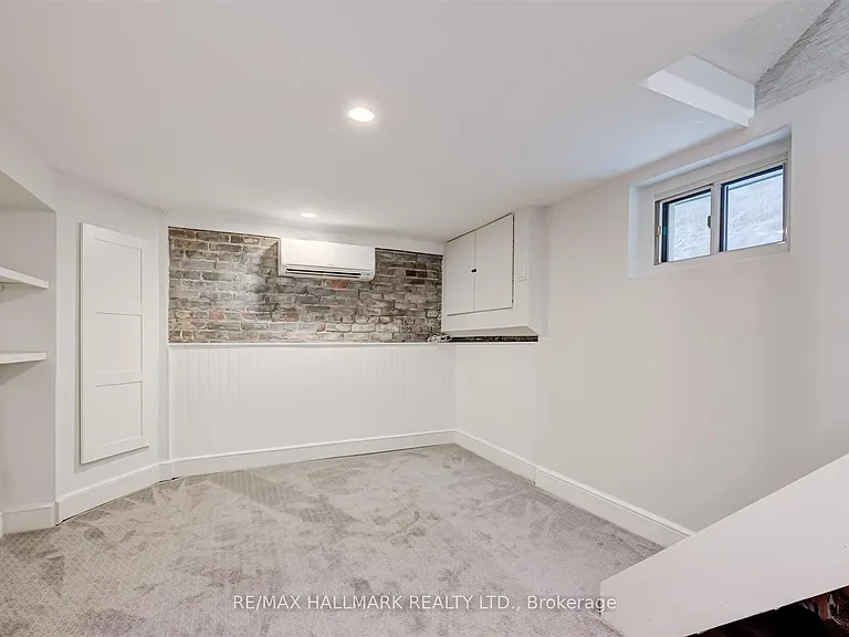 584 Logan Ave — Photo 17