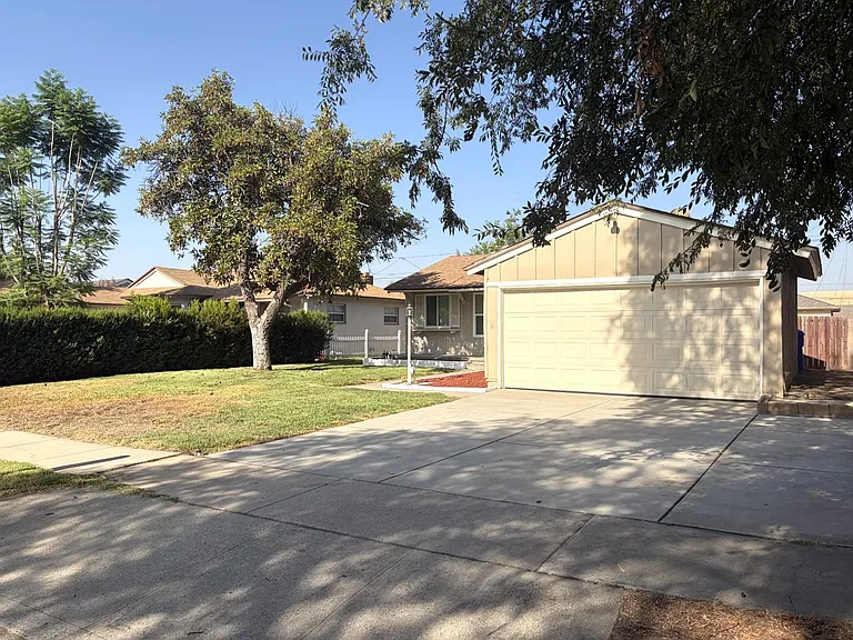 3552 N Alameda Ave — Photo 3