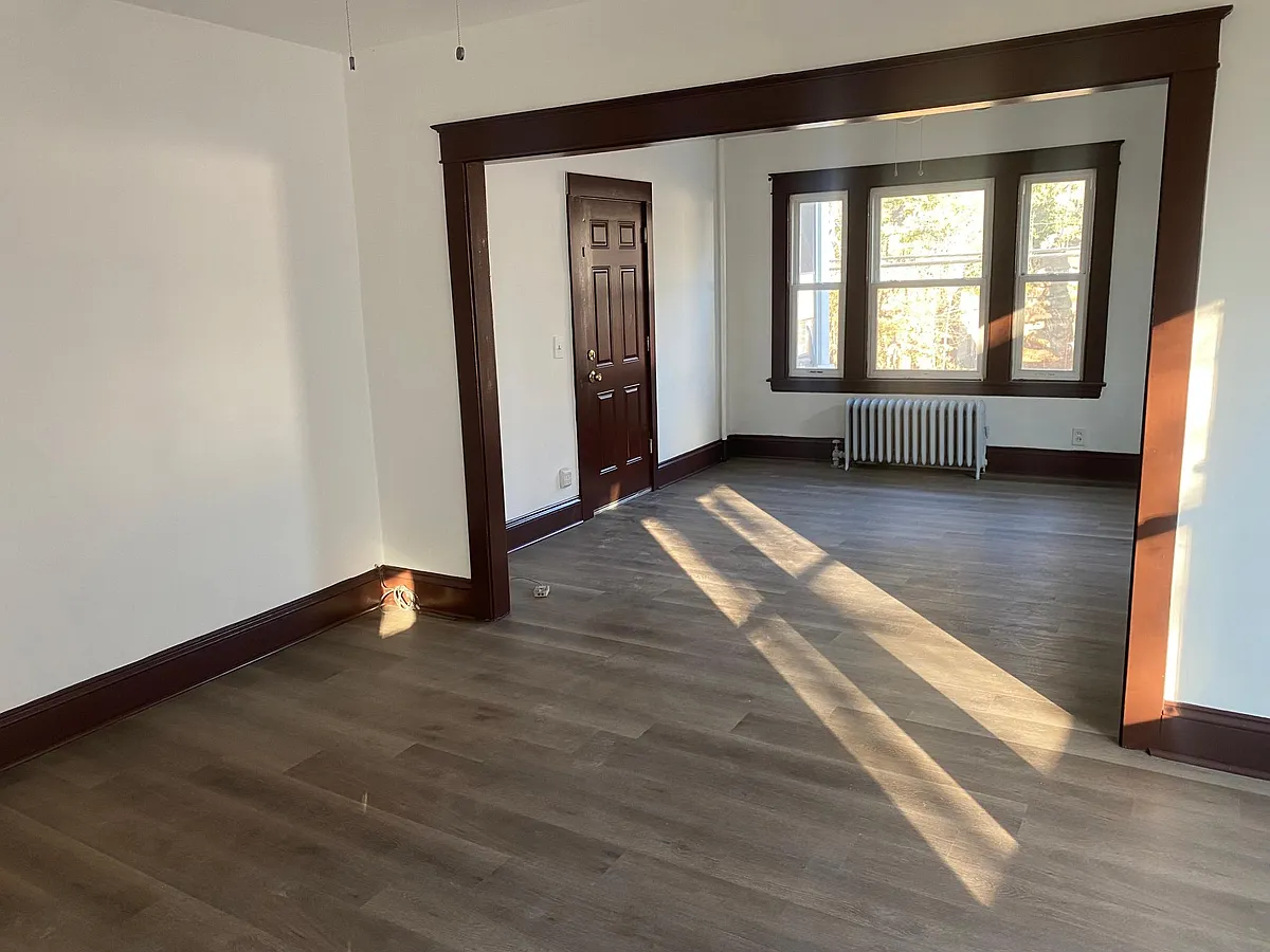 Building Photo - 52 Warren St #2