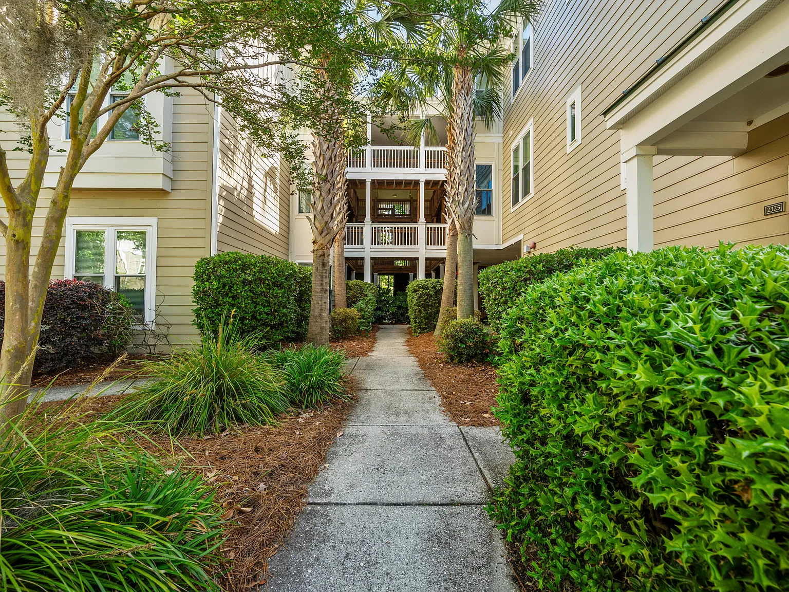 2 bed, 2.0 bath, 1247 sqft, $2,500 — Photo 2