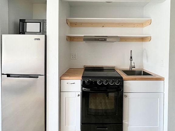 5th image of 725 S Lincoln Ave #200