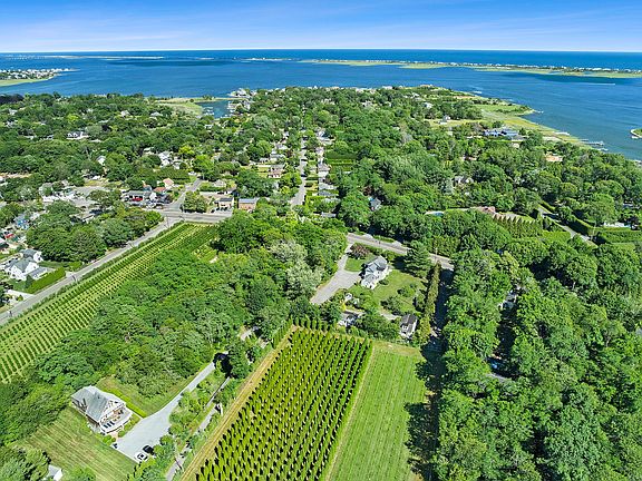 4th image of 718 Montauk Hwy