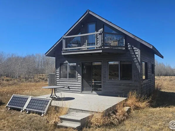 1103 Rainbow River Dr, Jelm, CO 80545