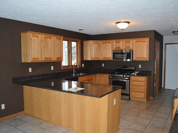 3rd image of 2724 Savannah Ln