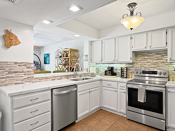 5th image of 75-6082 Alii Dr Unit #B136