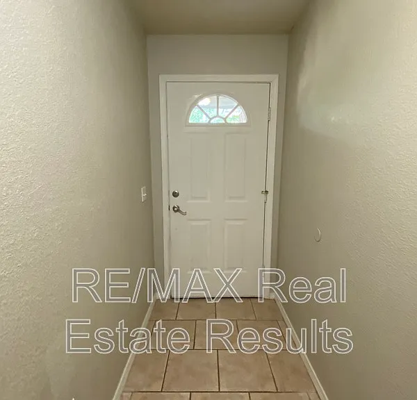 5 Dolphin Ln — Photo 2