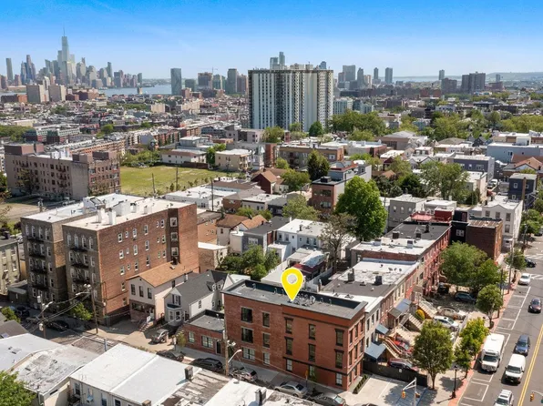 520 New York Avenue image 9 of 11