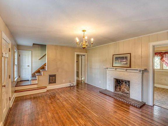 4th image of 220 Jefferson Dr