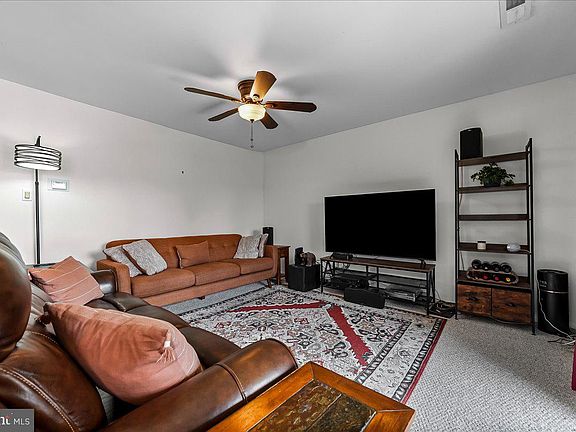4th image of 810 Meadowview Ln #810