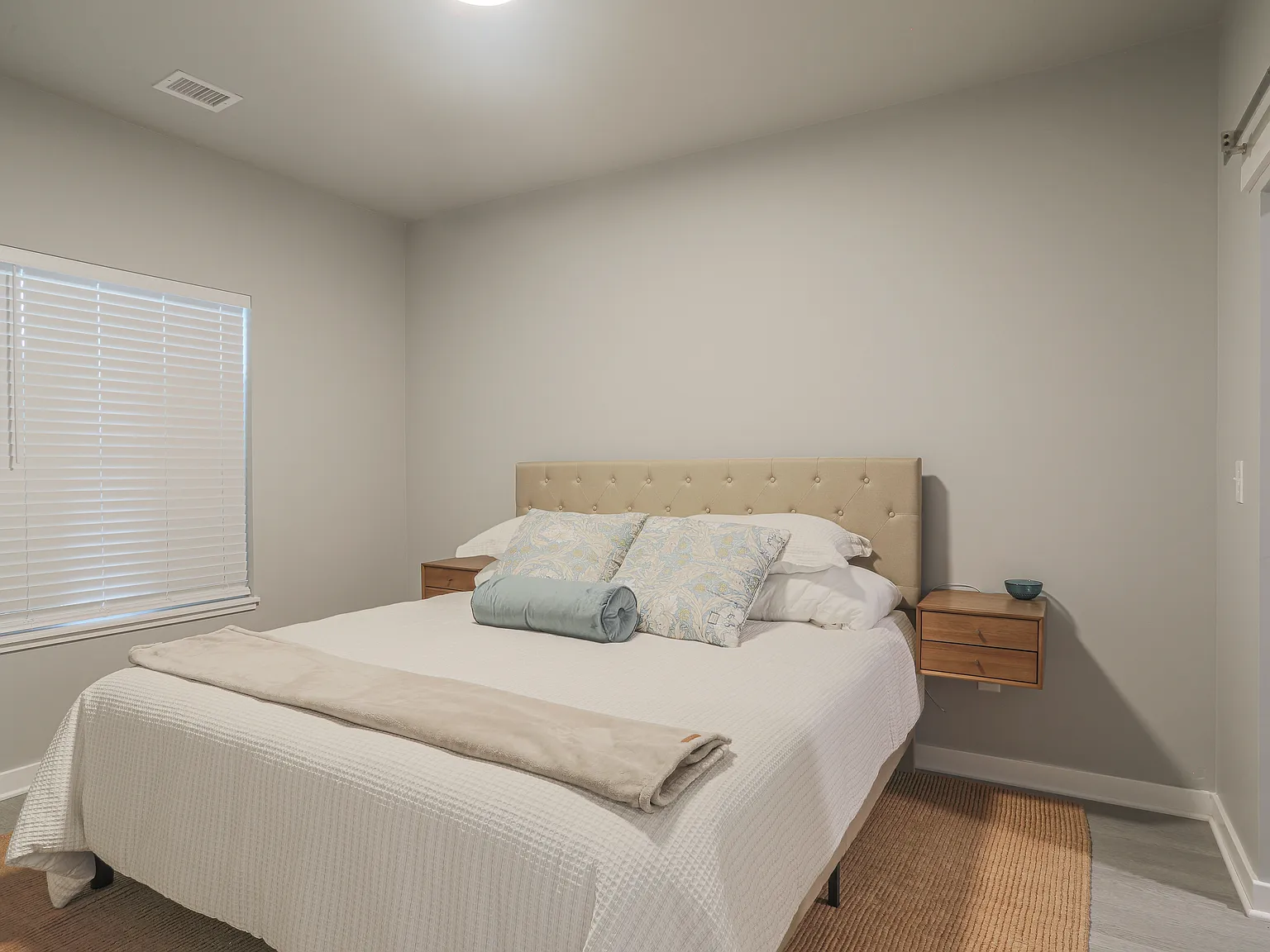 Oak Shore Commons — Photo 3