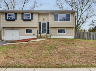 38 Roberta Dr, Howell, NJ 07731