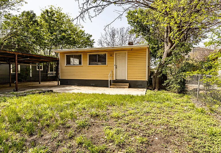 323 Barrera St — Photo 28