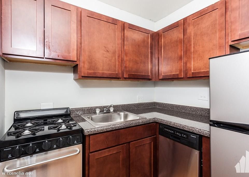 1st image of 815 W Cornelia Ave #1018