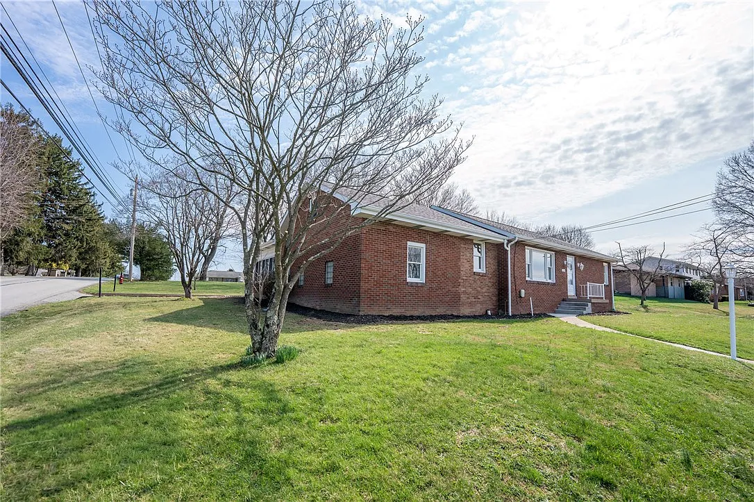 1104 Lakeview Dr photo 1