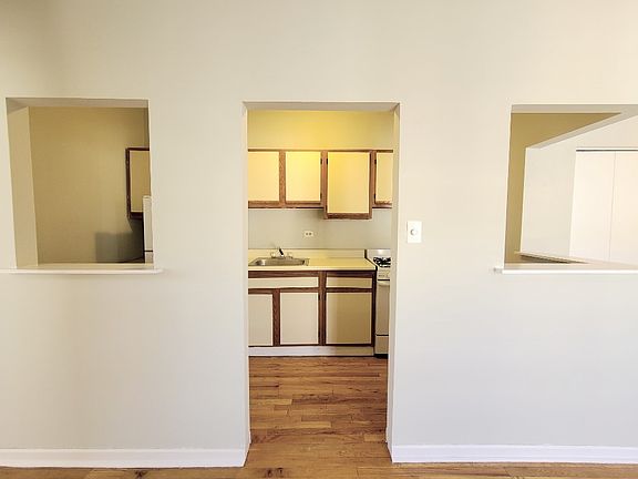 5th image of 658 W Cornelia Ave #15
