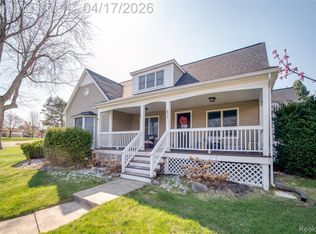 82 Granada Dr, White Lake, MI 48386