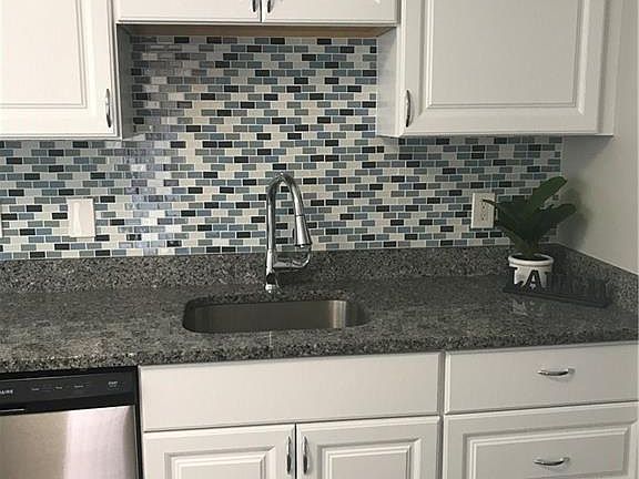 4th image of 6017 Edgelake Dr