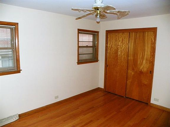 5th image of 2620 N Mont Clare Ave