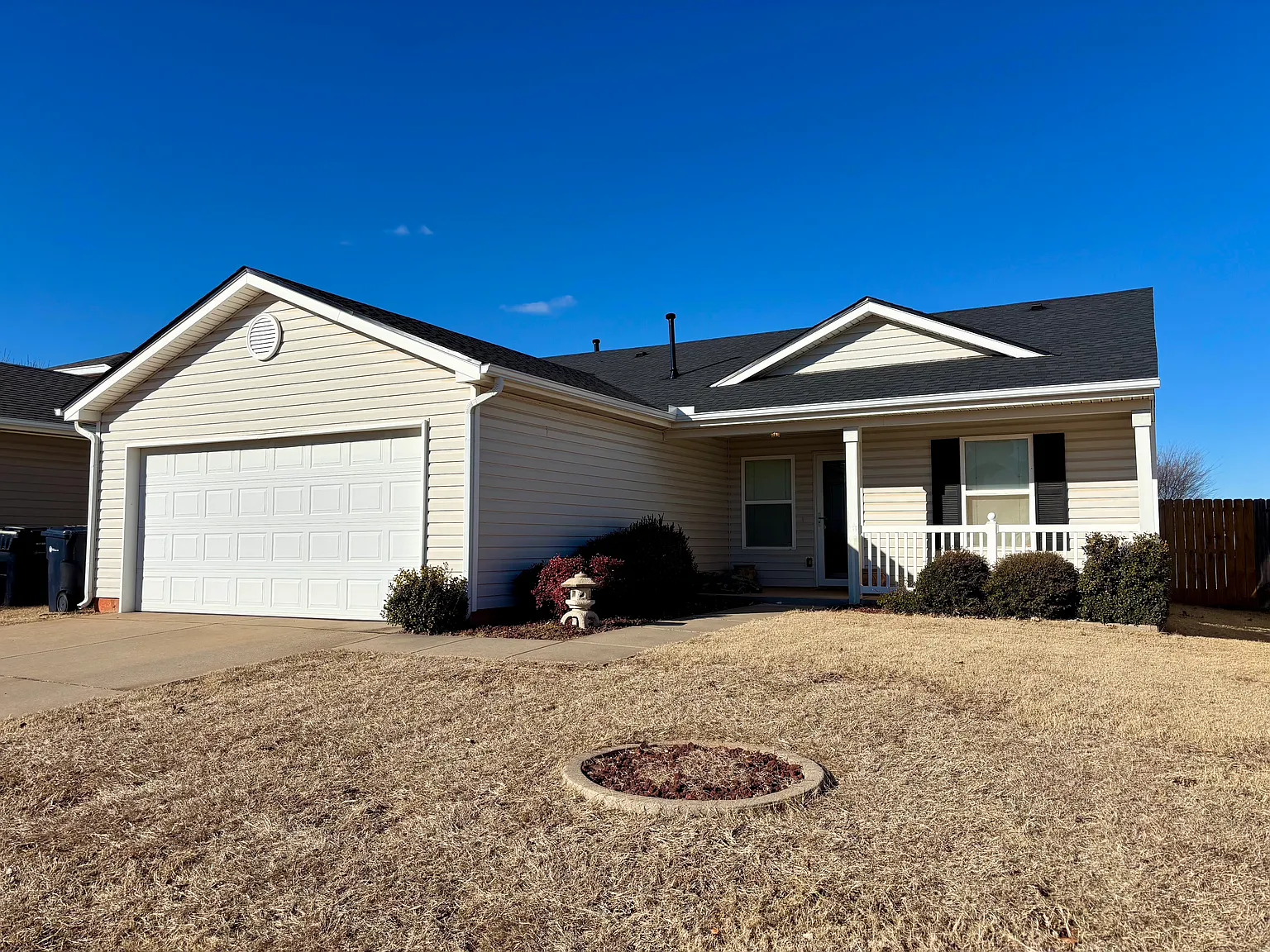 3 bed, 1168 sqft, $1,595 — Photo 1