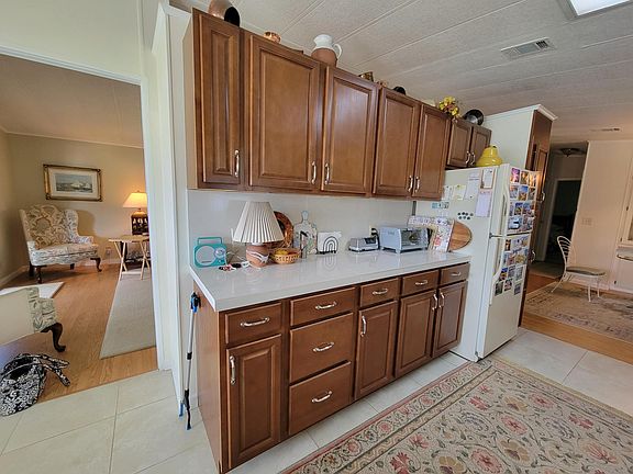 5th image of 7953 SE Saratoga Drive