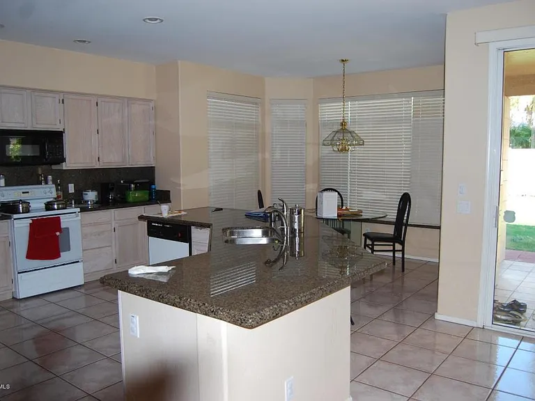7465 W Paraiso Dr — Photo 4