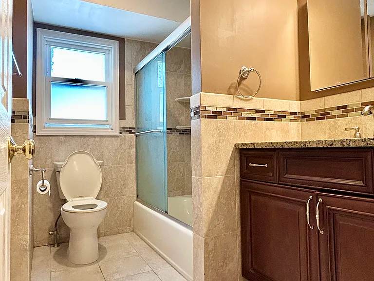 1st floor full bathroom
