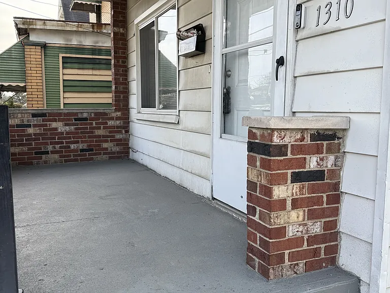1310 Pirl St — Photo 2