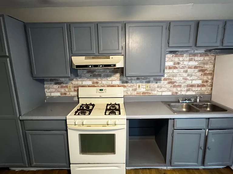 94-100 S Chestnut St — Photo 5