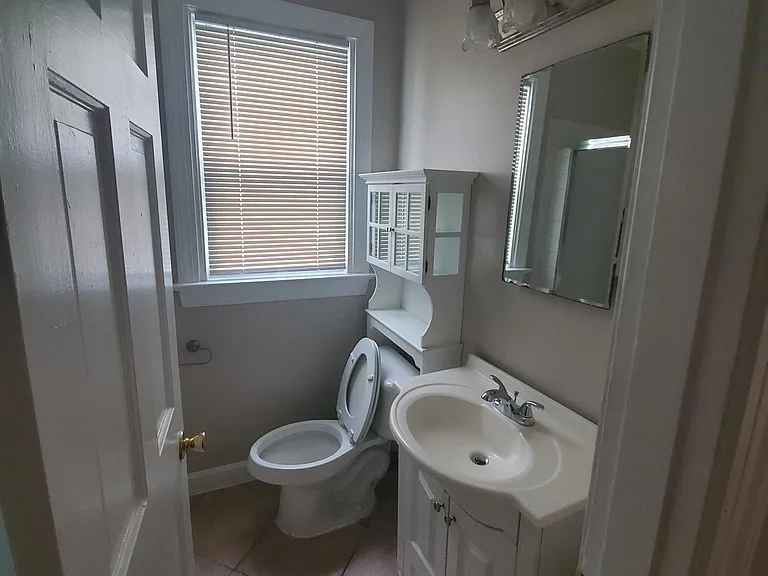 1-2105 Mount Vernon Ave #1 — Photo 5