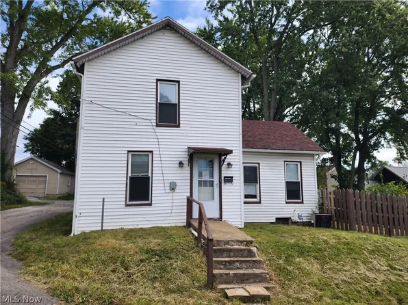 266 W Clark St, East Palestine, OH 44413