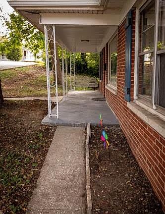 3rd image of 696 Bradley St
