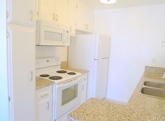 5th image of 12953 Moorpark St APT 5