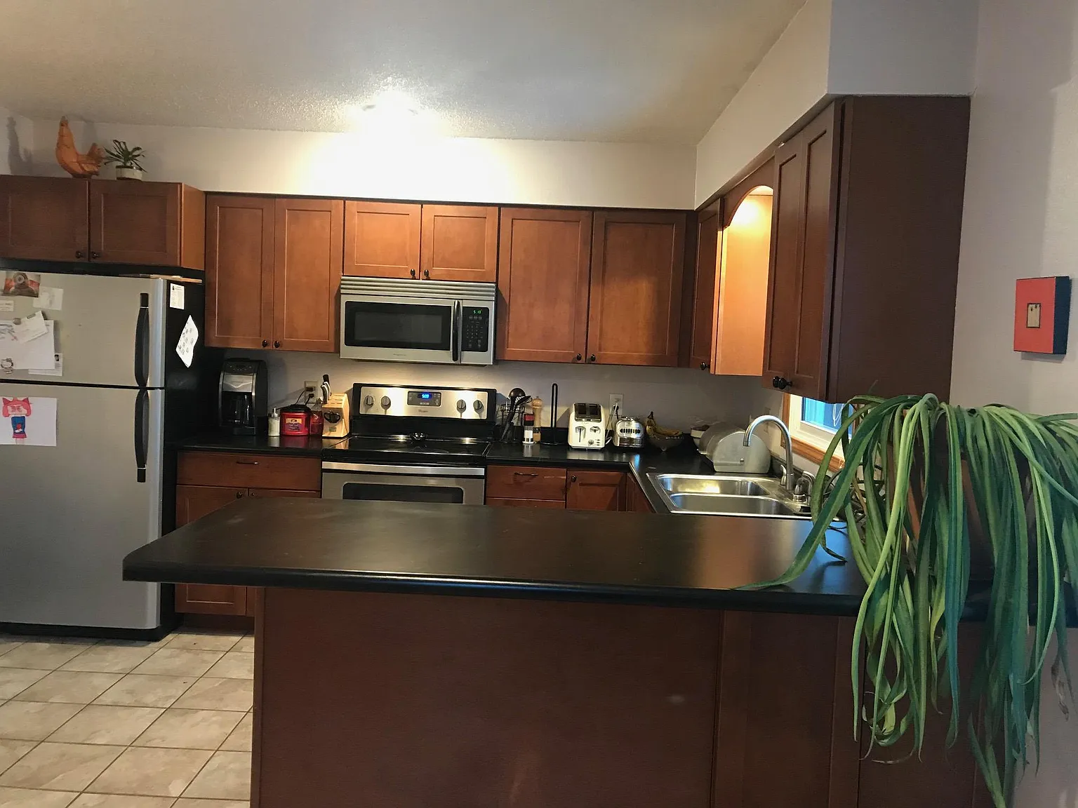 4 bed, 1976 sqft, $1,900 — Photo 4