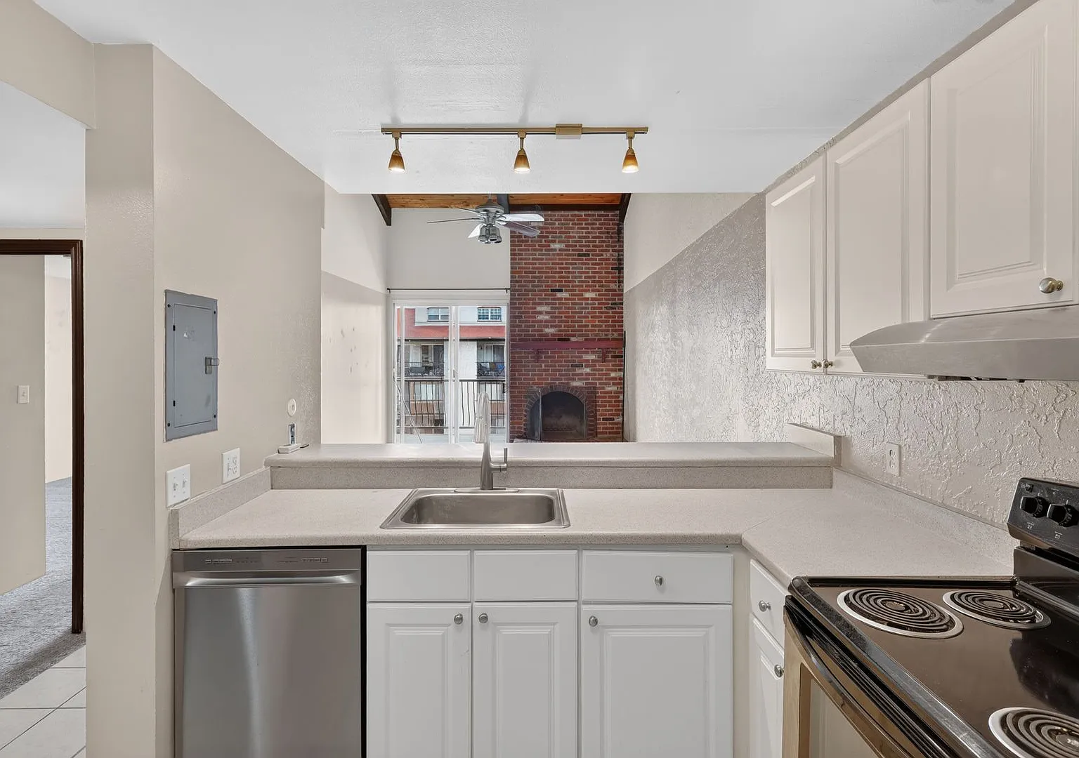 3BR/2BA Penthouse Near CU | Flatirons Views | Pool | Fitness Center — Photo 1