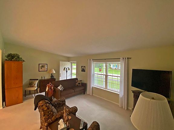 4th image of 10439 Castaway Ct