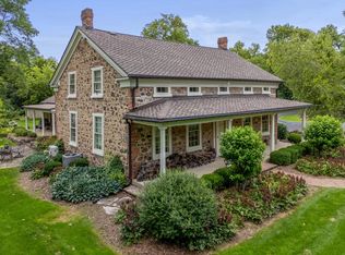 11533 N Parkview Dr, Mequon, WI 53092