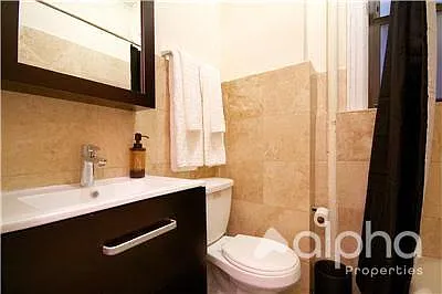 211 E 14th St #8 — Photo 9
